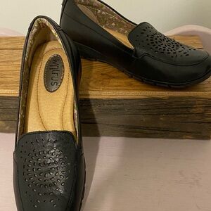 Walrus Black Leather Women's Loafers, nice condition minimal wear